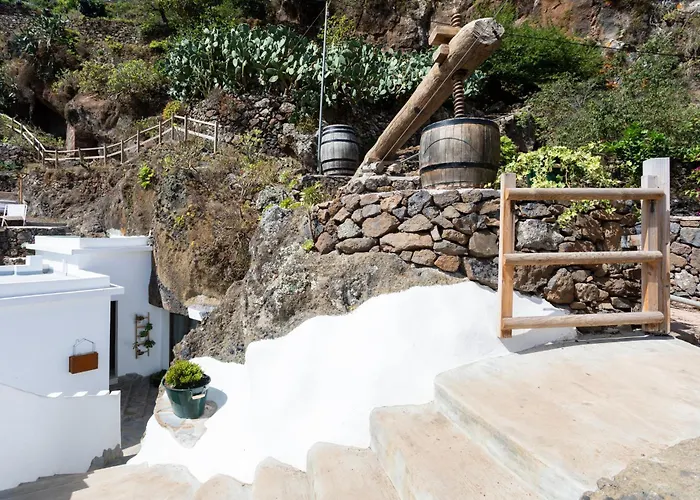 Dom wakacyjny #1 Cave House Anaga, Unique Stay, Mountains And Private Sauna, *